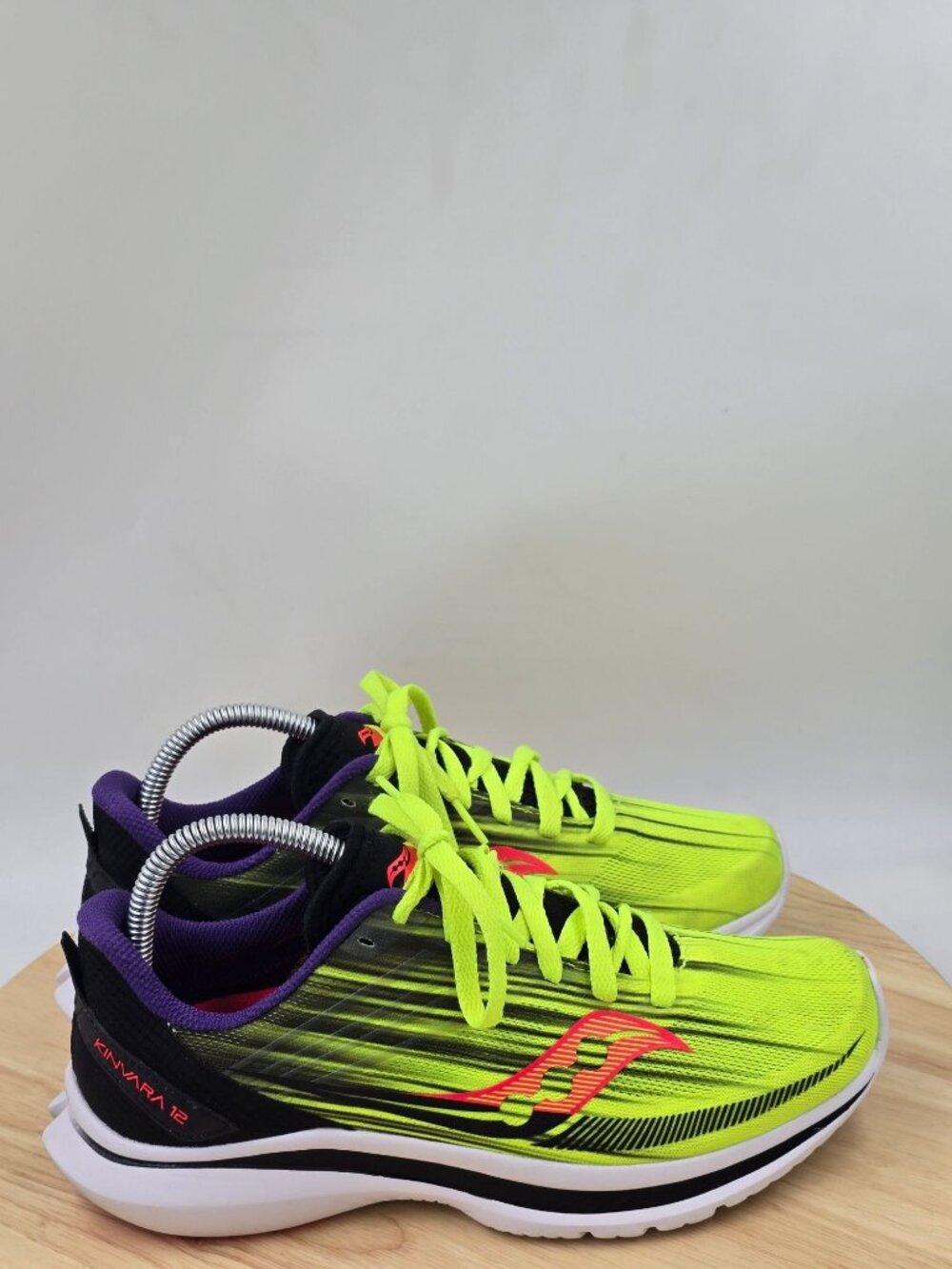 Saucony Kinvara 12 Womens Vizi Pro S10619-65 Yellow Black Running Shoes sz 8.5
